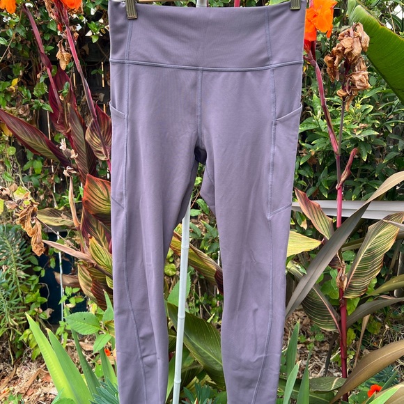 *SOLD* Fabletics Oasis High Waisted Pocket 7/8 Leggings; Size M; Color Shadow - Picture 1 of 8